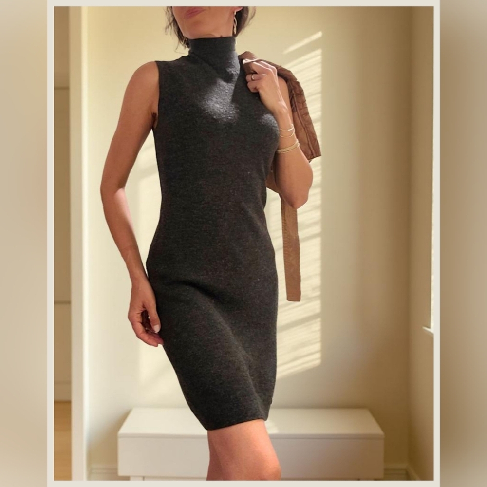 Elegant Sleeveless Gray Turtleneck Sweater Dress